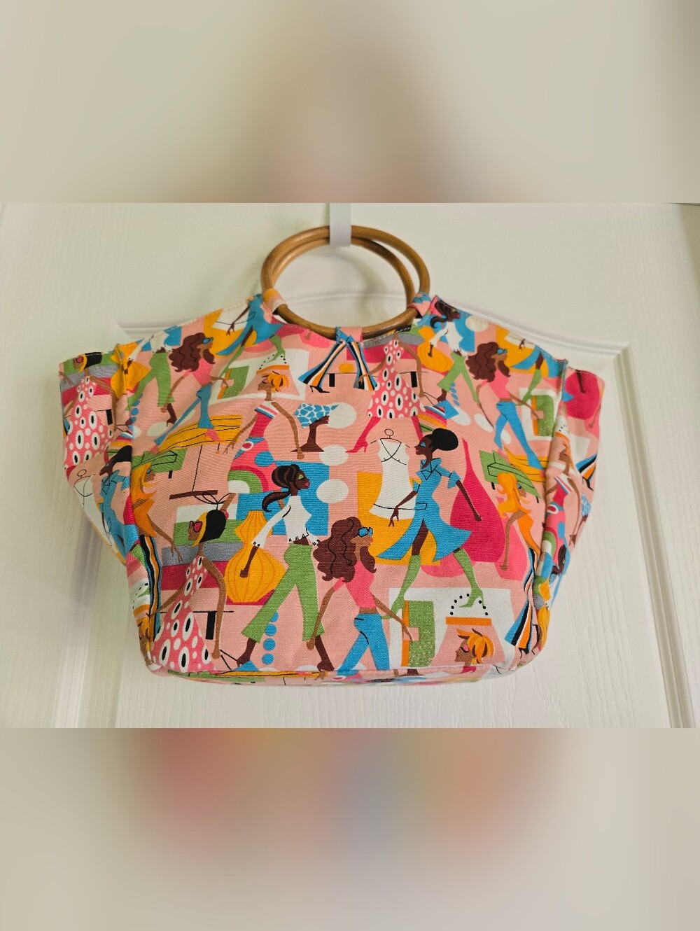 EUC Neiman Marcus Vibrant "Fashion Diva" Novelty Print Bag With Wooden Handles - Picture 4 of 11